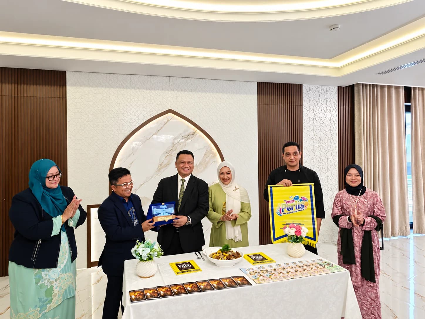 Members of the Perlis delegation gathered at HADITH Hotel in Samarkand.