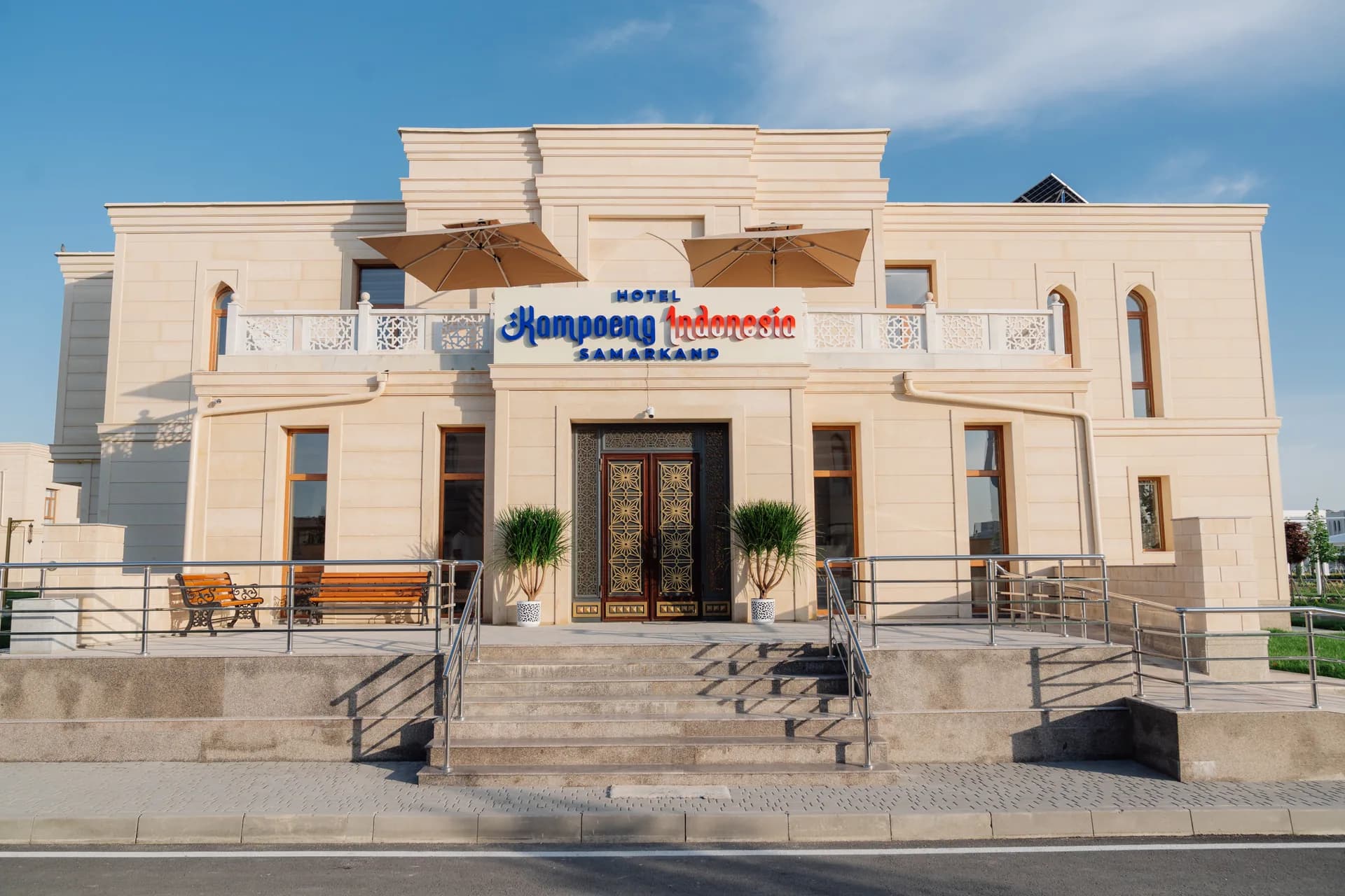 Hotel Kampoeng Indonesia's facade in daylight, Samarkand